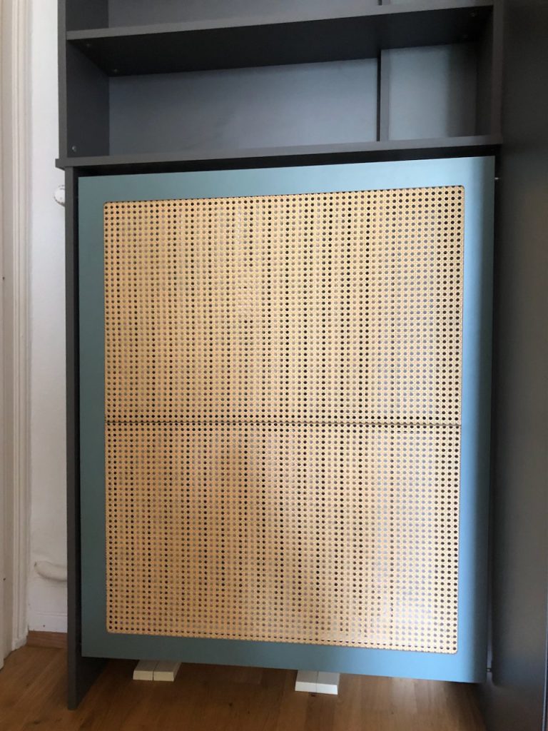 Schlafzimmerschrank mit Wiener Geflecht